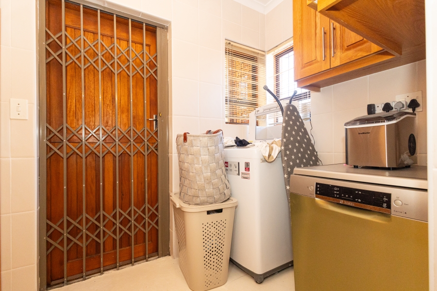 3 Bedroom Property for Sale in Hoheizen Western Cape